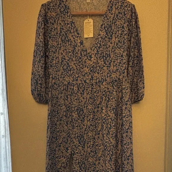 Maxi dress NWT - Picture 2 of 3